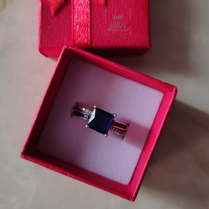 Anillo de Plata 925 con Circón Zafiro y Detalles de Circones