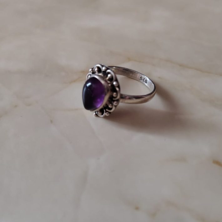 Anillo de Plata 925 con Amatista Cabujón