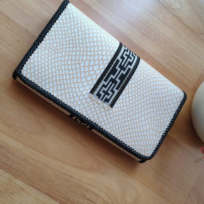 Billetera Beige Negro